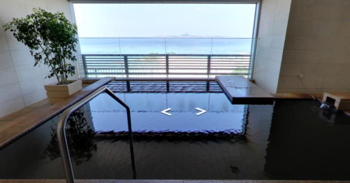 沖縄中部の天然温泉「ジュラ紀温泉 美ら海の湯」温泉は海が見えるオーシャンビュー