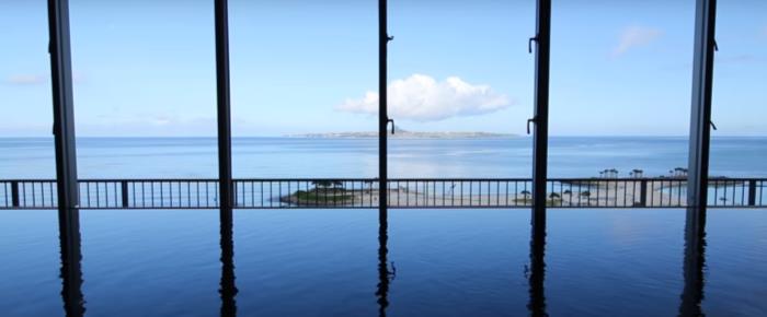 沖縄中部の天然温泉「ジュラ紀温泉 美ら海の湯」温泉は海が見えるオーシャンビュー